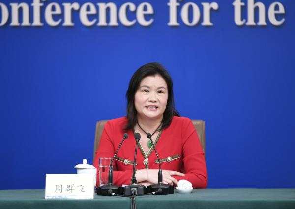 周群飛在回答記者提問。新華社記者 王鵬 攝