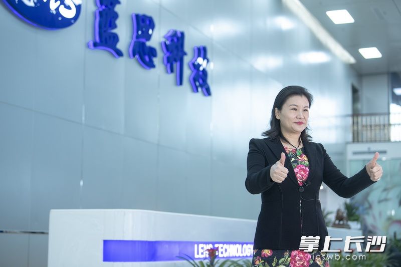 周群飛為長(zhǎng)沙打call,。長(zhǎng)沙晚報(bào)全媒體記者李鋒攝