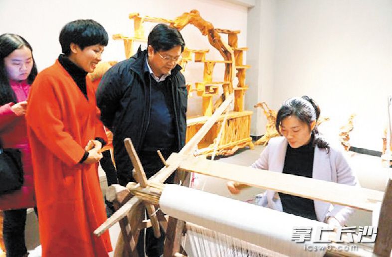 非遺展館吸引眾多游客。
