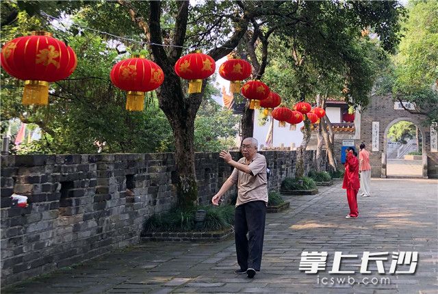 天心閣主景區(qū)內(nèi)大紅燈籠高高掛,，一派喜慶祥和節(jié)日氛圍,。長(zhǎng)沙晚報(bào)全媒體記者周柏平 通訊員 湯蕾蕾 攝影報(bào)道