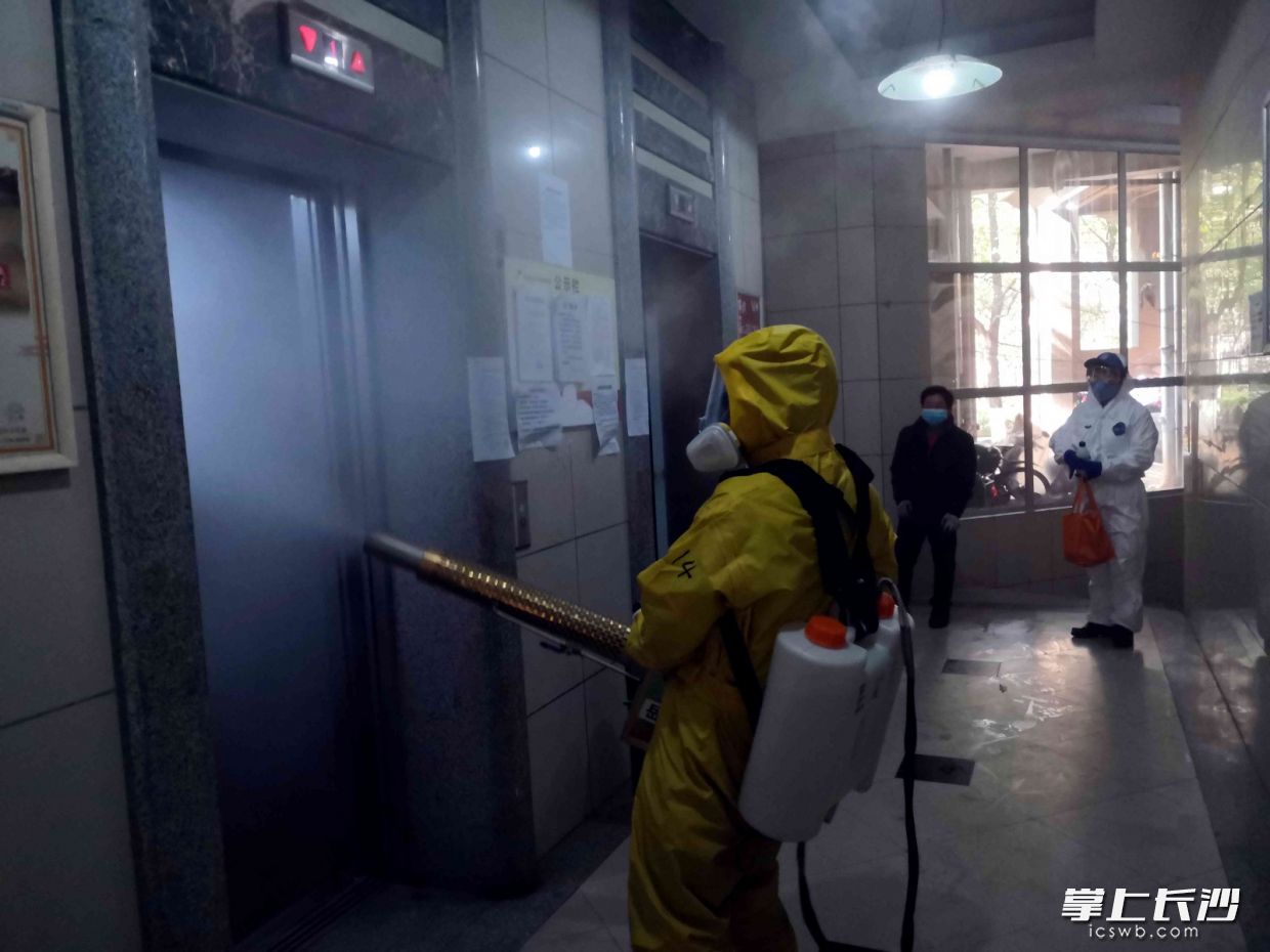 對電梯間進行消殺。