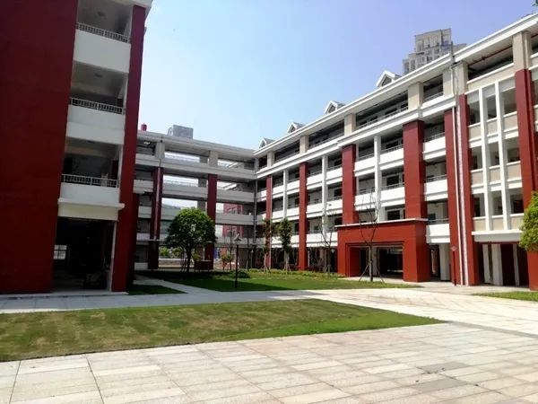 興聯(lián)小學(xué)規(guī)劃設(shè)計(jì)為42個(gè)班,，預(yù)計(jì)新增1890個(gè)學(xué)位。