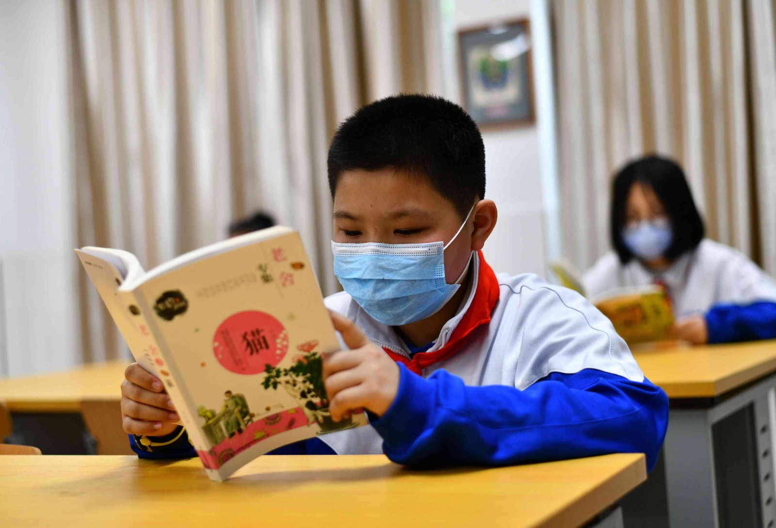 今天是世界讀書日,，長沙市周南實驗中學(xué)“親子共讀”活動啟動,。均為長沙晚報通訊員 周蓉 供圖