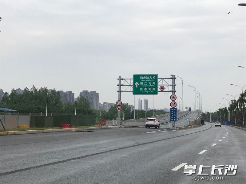 長沙湘府路快速化改造（河西段）洋湖路段入口。