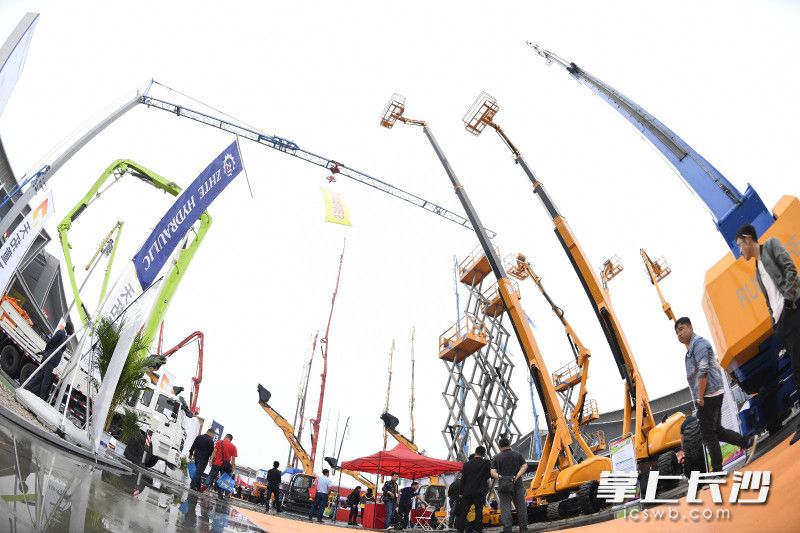 2019長(zhǎng)沙國(guó)際工程機(jī)械展覽會(huì)現(xiàn)場(chǎng),。長(zhǎng)沙晚報(bào)全媒體記者黃啟晴 攝  