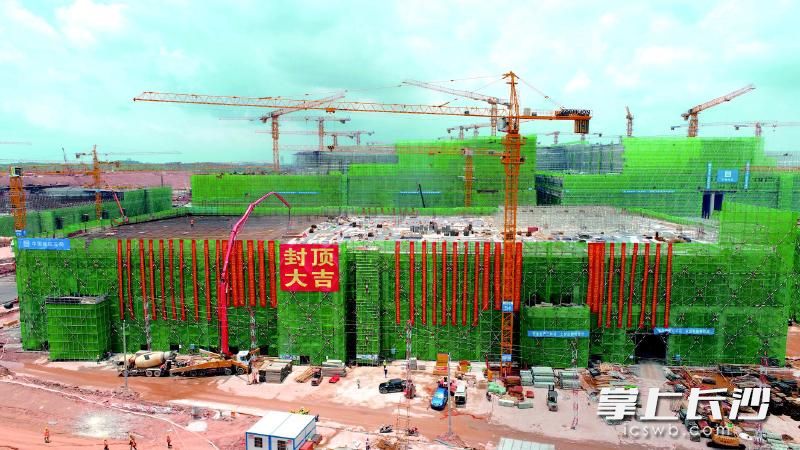 動力站是長沙惠科項目主體廠房的“心臟”部位，為場內第一棟封頂建筑,。