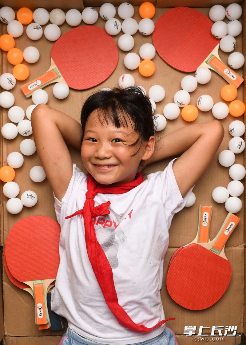 余秋荷  （三年級  9歲）：謝謝您,！哈哈哈 ,，今天學(xué)校有乒乓球桌了。