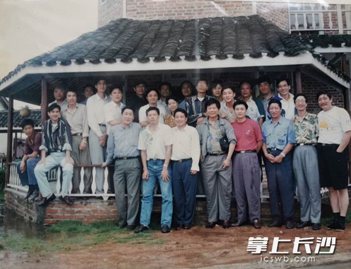 “星期三”籃球隊多次組織郊游活動。周新生供圖