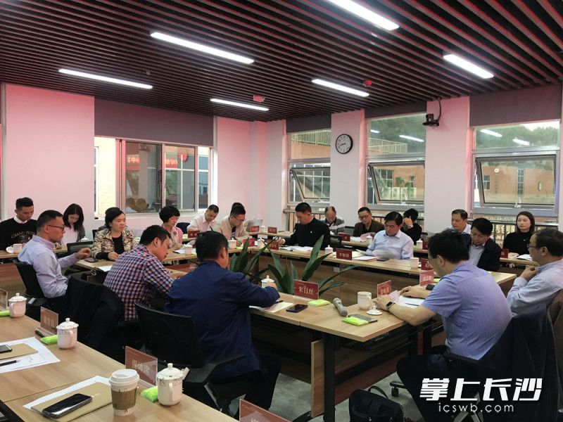 9月29日,，湖南省中小學(xué)生校外培訓(xùn)機(jī)構(gòu)有效治理研究課題咨詢會(huì)在湖南師大新型師資培訓(xùn)中心召開(kāi)。全媒體記者 劉俊 攝