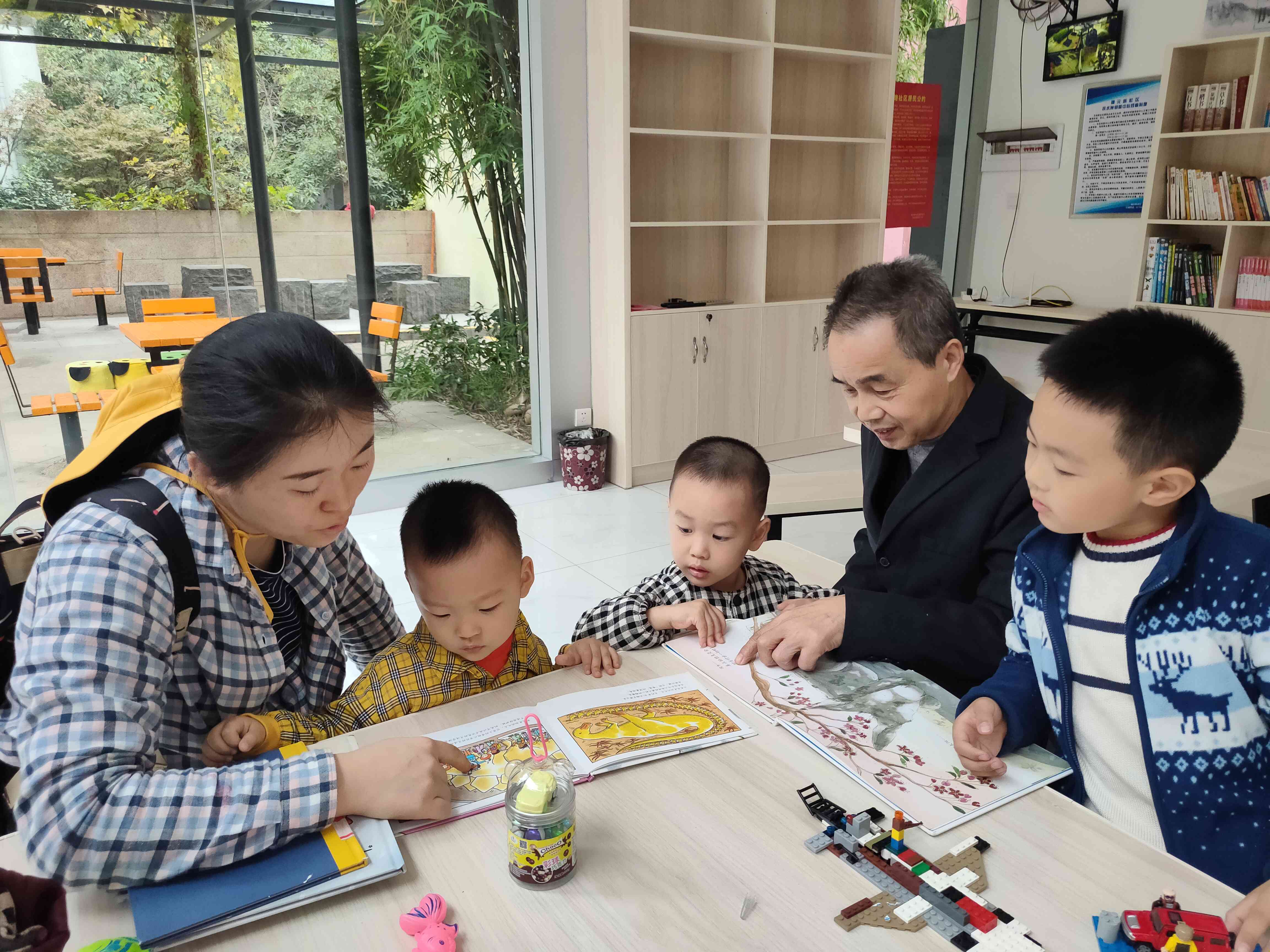 鄰里文化中心的啟用，為居民增添了一處文化娛樂新陣地,。