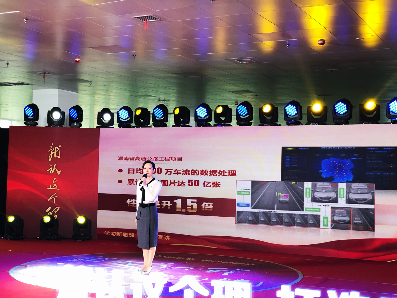 5日下午，由市委宣傳部主辦的“學(xué)習(xí)新思想 長(zhǎng)沙微宣講”全市理論微宣講活動(dòng)之“就認(rèn)這個(gè)理 打造三高地”主題巡講岳麓區(qū)專場(chǎng)活動(dòng)舉行,。均為長(zhǎng)沙晚報(bào)全媒體記者 匡春林  攝