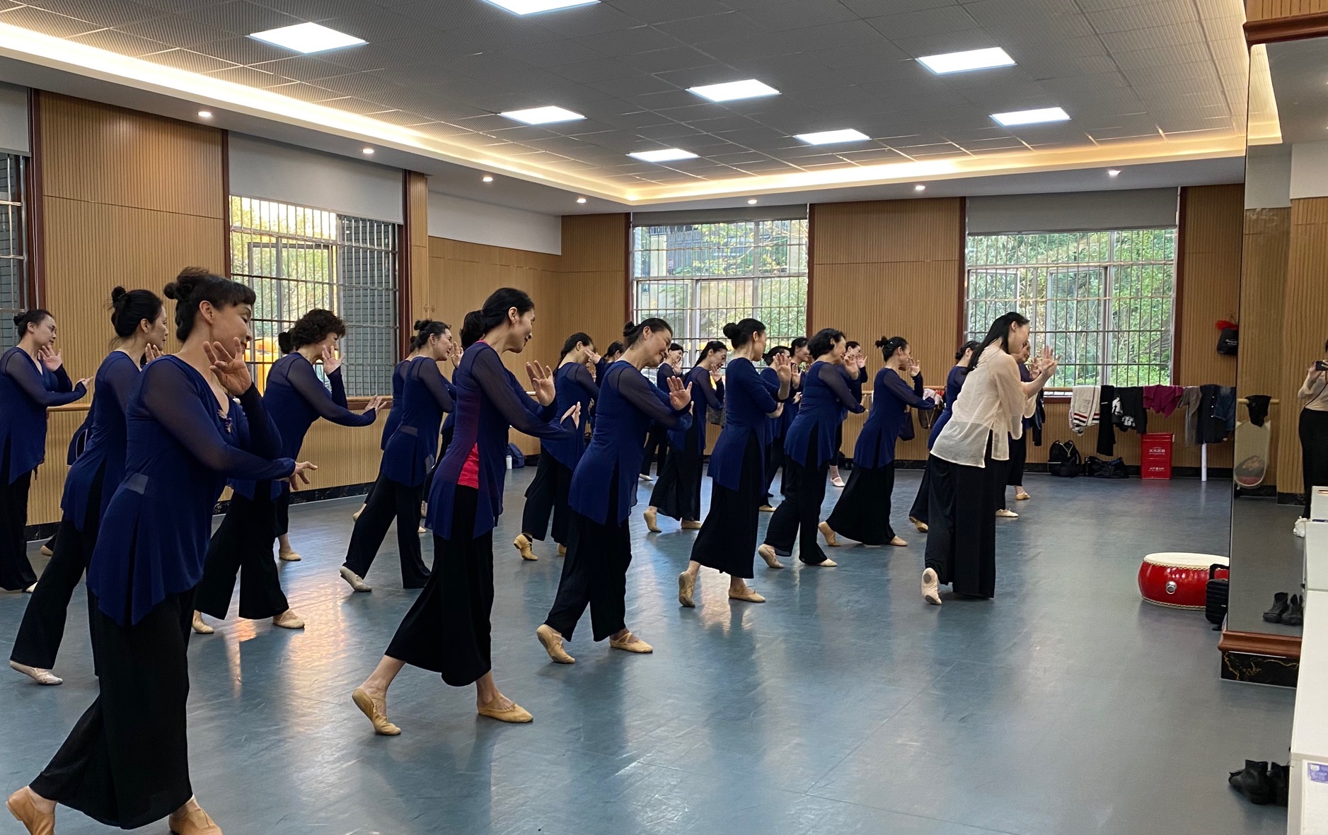 陽光藝術團在市群藝館排練。