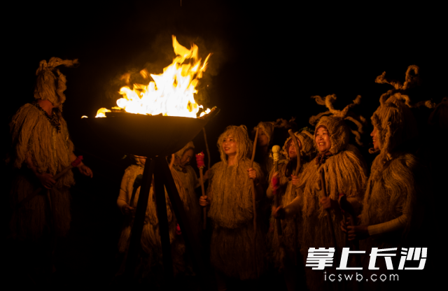 土家民俗演藝《云上土家--蘇姆補(bǔ)》演出現(xiàn)場,。