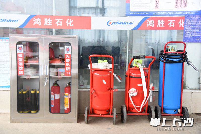 加油站微型消防站內,，各類消防設施一應俱全。