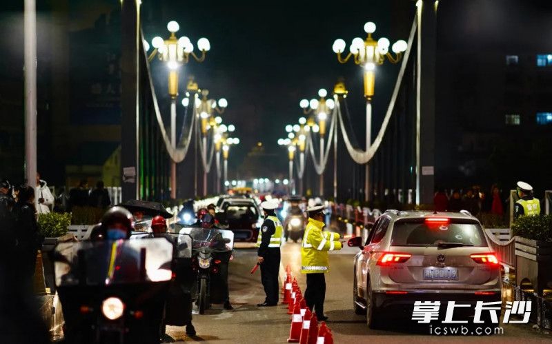 全省各級公安機關(guān)全力以赴做好防風(fēng)險,、保安全,、護(hù)穩(wěn)定各項工作。均為湖南公安供圖