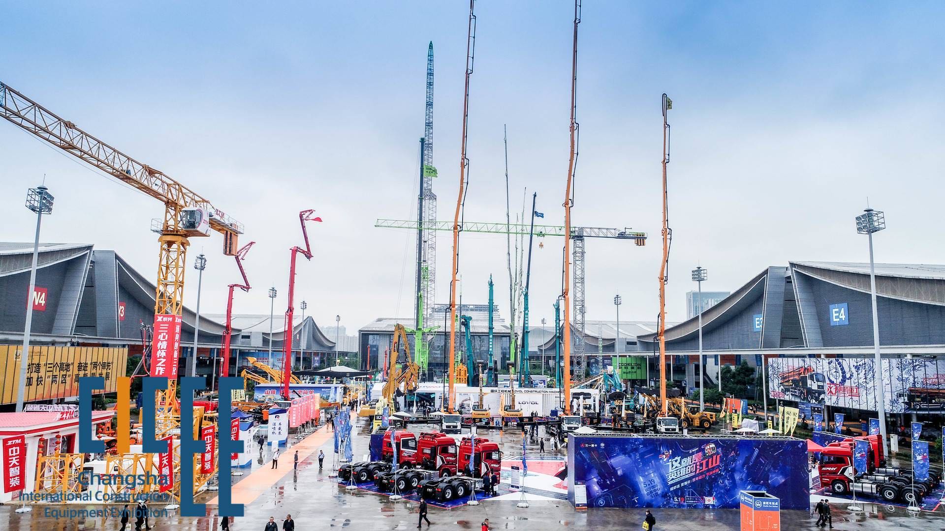 圖為2021長(zhǎng)沙國(guó)際工程機(jī)械展現(xiàn)場(chǎng),。
