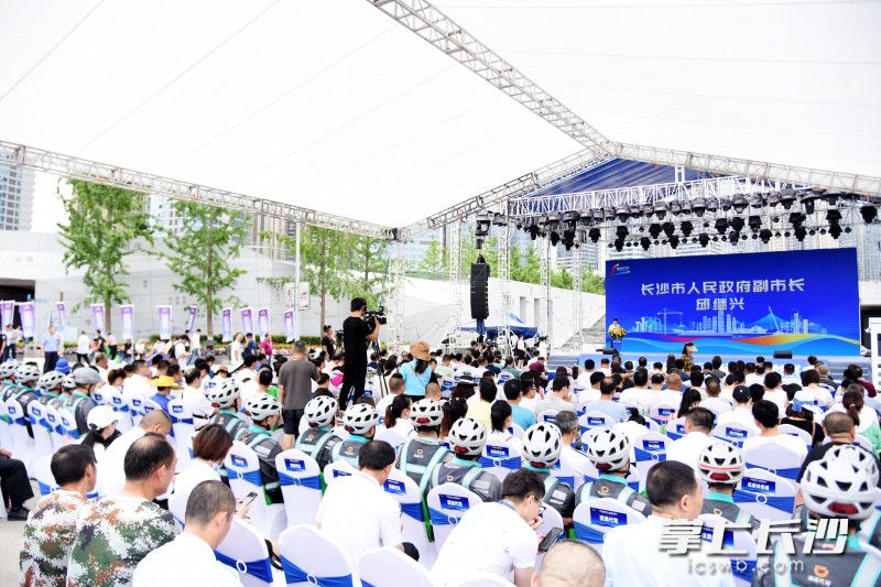 16日,，長(zhǎng)沙市2021年“安全宣傳咨詢?nèi)铡被顒?dòng)舉行,。均為長(zhǎng)沙晚報(bào)全媒體記者 劉琦 攝