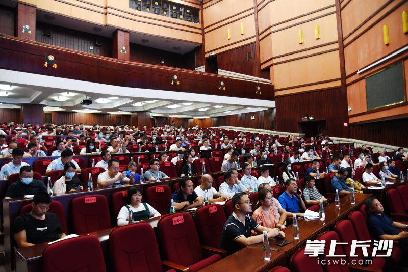 本次培訓(xùn)共有300多名上市公司和上市后備企業(yè)的公司高管參加,。