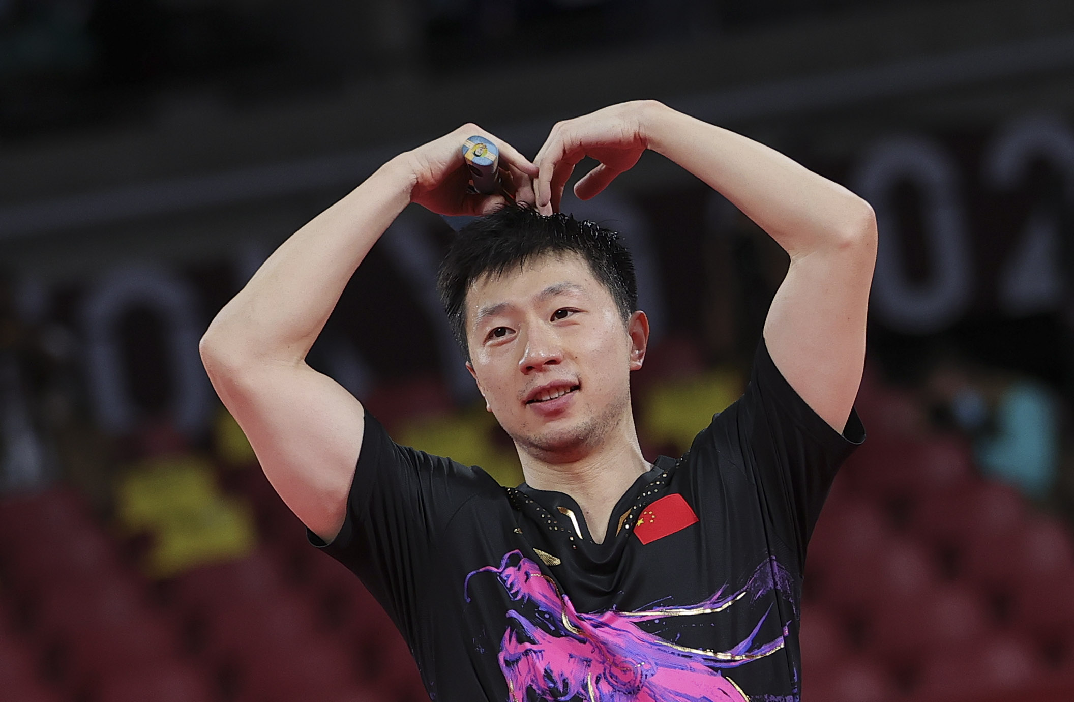 馬龍在奪冠后慶祝,。