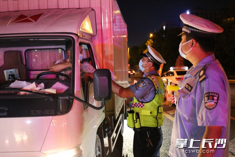 株洲市公安機關(guān)統(tǒng)籌全市城區(qū)巡控警力,，全面加強治安秩序維護,。