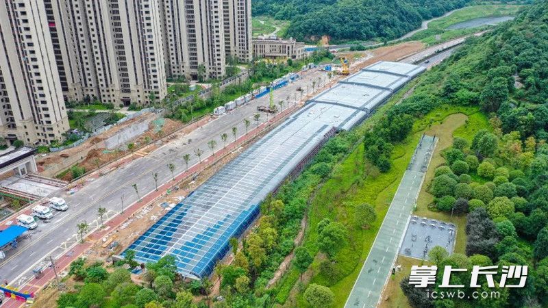 僅用76天時(shí)間，三環(huán)線繞城高速梅溪湖隧道噪音整治工程于6月28日晚完成主體工程建設(shè),。