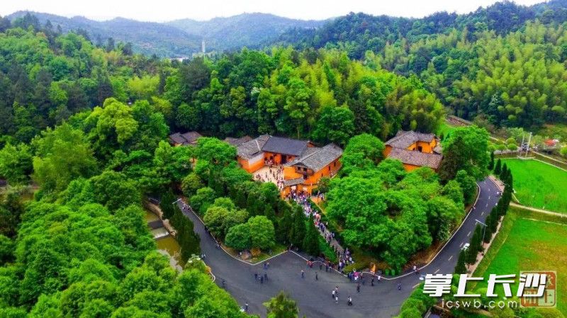 蒼坊旅游區(qū)正在創(chuàng)建5A景區(qū)。圖為故耀邦故居,。資料圖