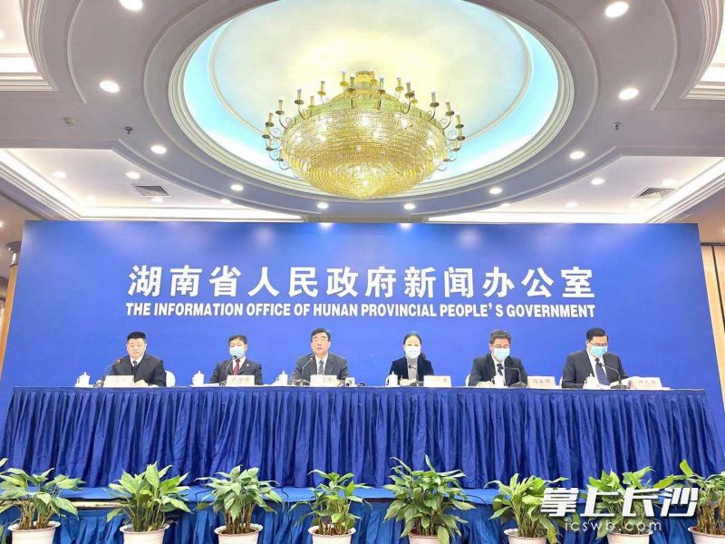 10月22日,，全省政法隊(duì)伍教育整頓建章立制工作新聞發(fā)布會(huì)召開(kāi)。
