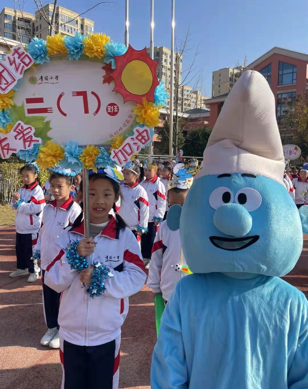 開幕式上,，同學(xué)們“花樣”入場,。均為長沙晚報通訊員 吳翔 攝 
