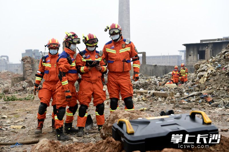 放置生命探測儀,。