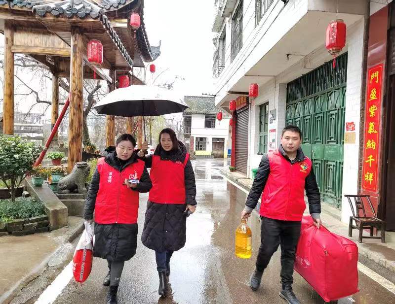 春節(jié)前夕,，瀏陽大圍山鎮(zhèn)志愿者開展困難群體走訪慰問活動