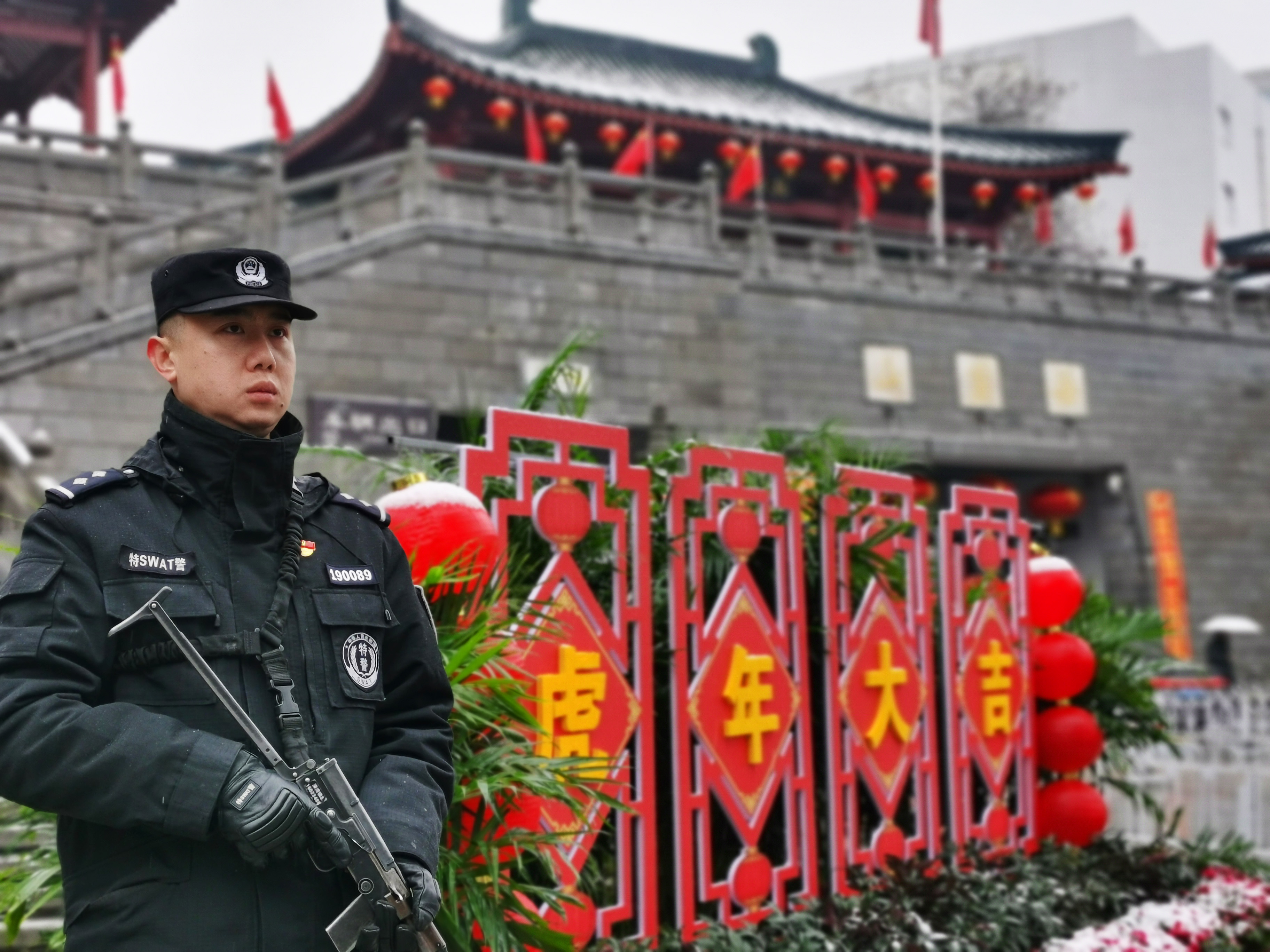 特警在岳麓山下執(zhí)勤守護,。 均為長沙市公安局 供圖