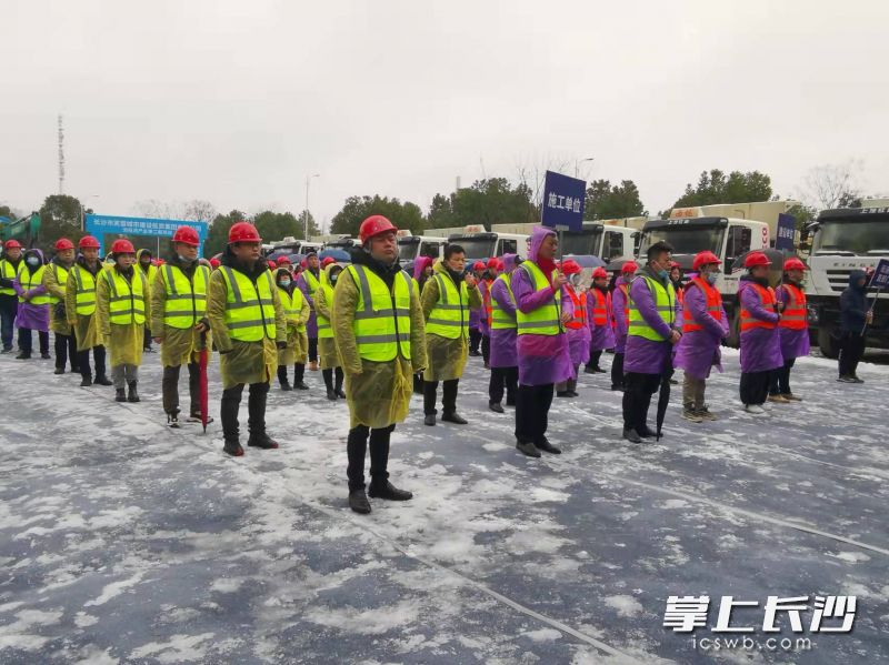 冰天雪地里，芙蓉區(qū)建設(shè)者們以昂揚(yáng)的斗志,，力爭“開門紅”,。長沙晚報(bào)全媒體記者 顏家文 攝