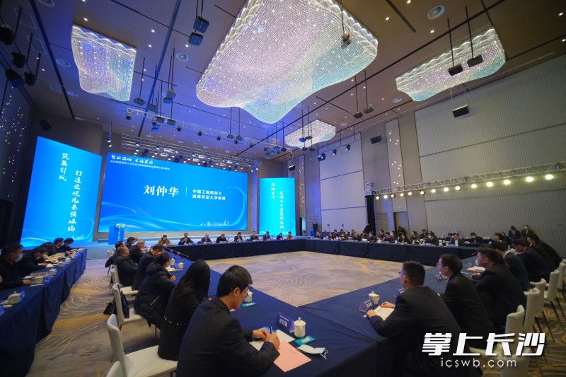 活動邀請了省市認定的高層次人才,、高校及高職院校負責人,、市現(xiàn)代農(nóng)業(yè)產(chǎn)業(yè)領軍人才、科技特派員,、技能工匠人才,、醫(yī)衛(wèi)教育人才、新引進博士以及人才服務機構負責人,、企業(yè)家代表們參加茶話會,。