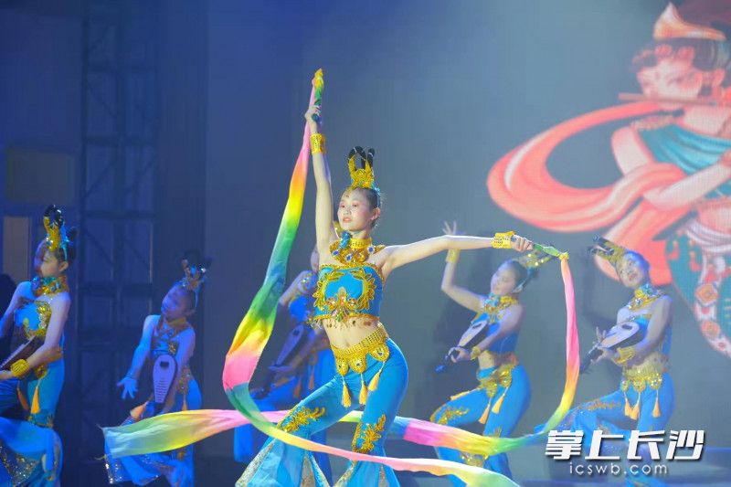 長沙縣將深化藝體科技教學改革,，開齊開足上好藝體科技課,，讓學生唱起來、跳起來,、跑起來,、美起來。