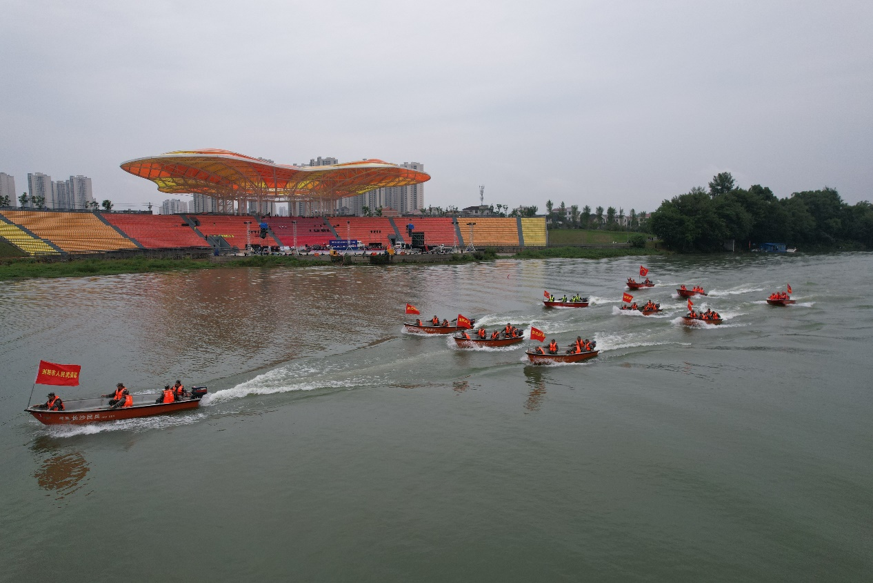 圖為瀏陽市防汛應(yīng)急綜合演練中的一個(gè)場(chǎng)景,。 長(zhǎng)沙晚報(bào)通訊員 供圖