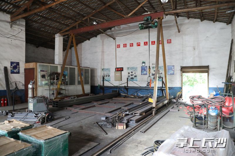 廠房內(nèi)存在多處違法違規(guī)之處,。