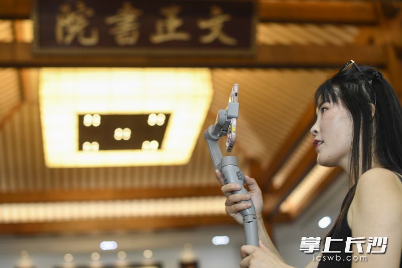 儀式后,，讀者和視頻創(chuàng)作達(dá)人共同“打卡”文正書院，體會傳統(tǒng)文化魅力,。