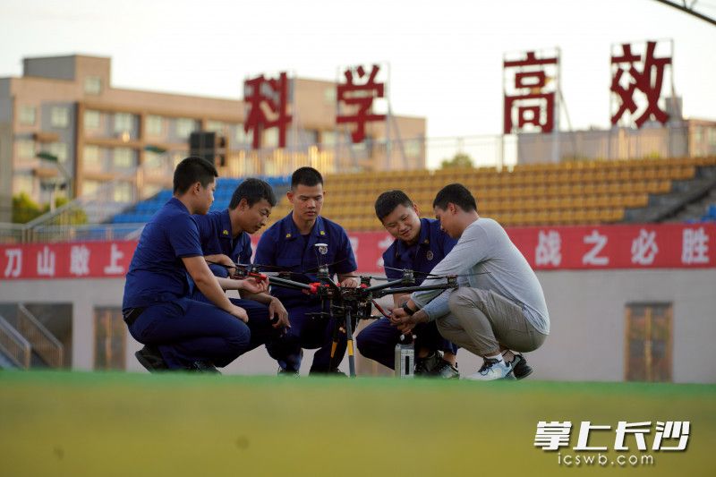 近日,，湖南省應(yīng)急（消防）救援機動支隊舉辦AOPA類無人機操控員培訓(xùn),。均為長沙晚報通訊員 蔣偉岸 供圖