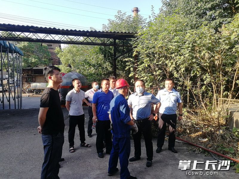安全“拆彈”背后，凝聚了“應急人”的汗水和堅守,。