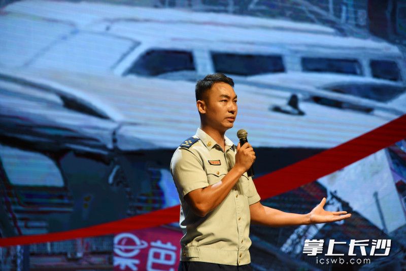 長沙市消防救援支隊演講選手孫超為大家講述“光”的故事,。