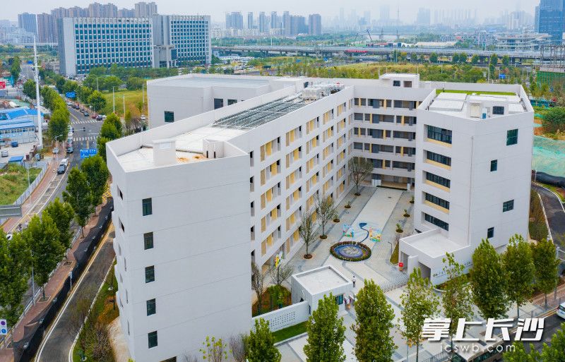 近年來,，名校資源的引入對片區(qū)樓盤的吸引力和價值提升發(fā)揮了重要作用。長沙晚報全媒體記者 鄒麟 攝