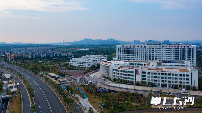 長(zhǎng)沙市第四醫(yī)院濱水新城院區(qū)。 長(zhǎng)沙晚報(bào)全媒體記者 鄒麟 攝