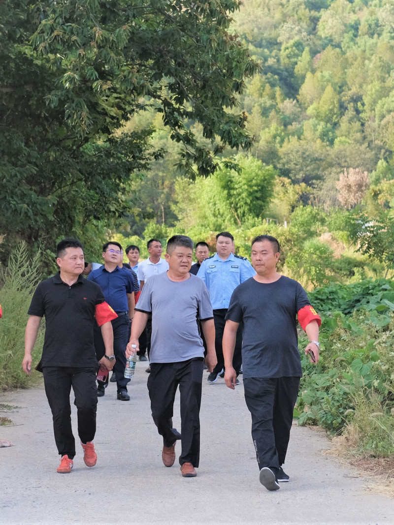 寧鄉(xiāng)市灰湯鎮(zhèn)組織開(kāi)展森林防滅火宣傳,，組織人員緊盯進(jìn)山入林等重點(diǎn)區(qū)域和主要卡口,，嚴(yán)密監(jiān)測(cè)火情。
