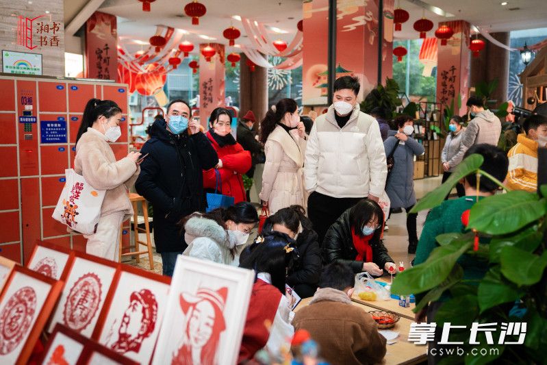 正月初一,，“千燈共閱，宵遙書會(huì)”新春燈會(huì)活動(dòng)啟幕,。