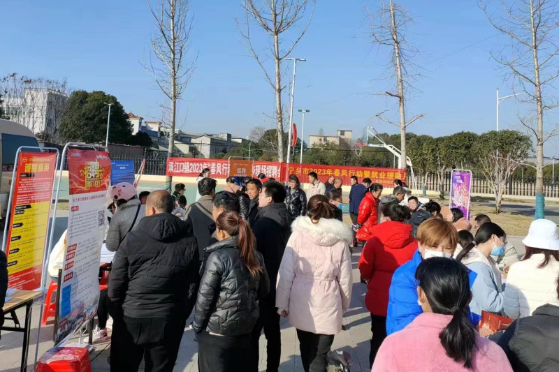 “送崗下鄉(xiāng)”招聘會開進了雙江口鎮(zhèn),。