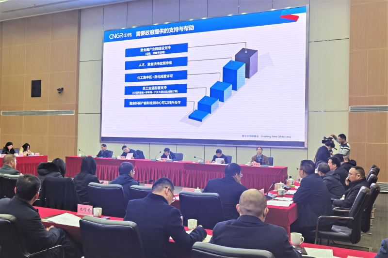 在會議現場的大型電子顯示屏上，企業(yè)代表將需要政府提供支持與幫助的項目列出清單,。長沙晚報全媒體記者 張禹 攝