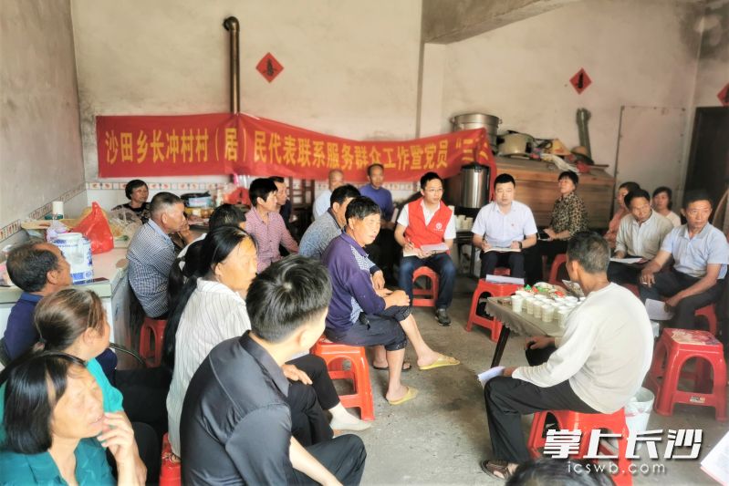 沙田鄉(xiāng)推進(jìn)村（居）民代表聯(lián)戶，537個(gè)微網(wǎng)格服務(wù)群眾6434戶,。   通訊員供圖