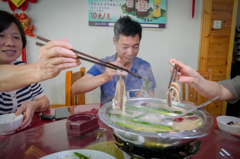 資福帶皮牛肉深受當(dāng)?shù)厥晨蜌g迎，甚至外省食客也聞香而至,。