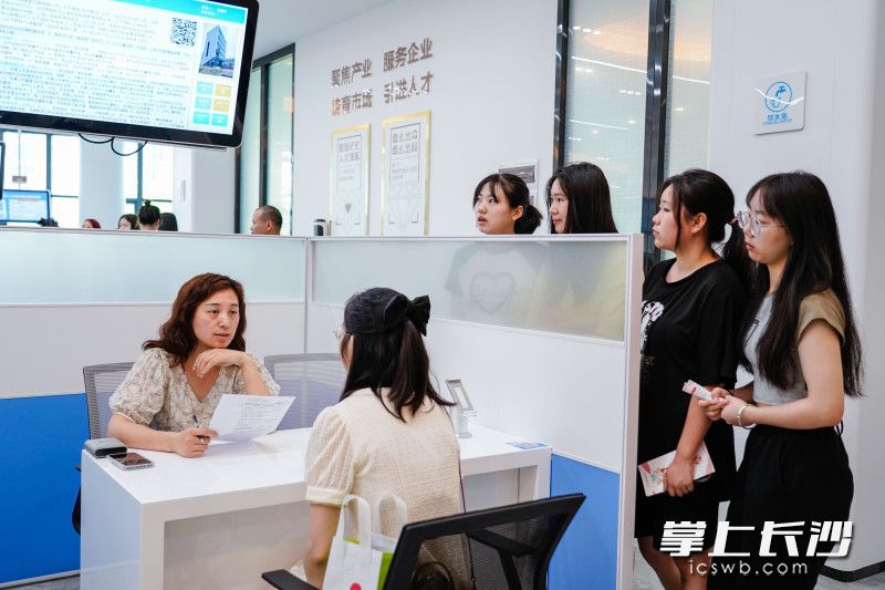 6月27日，湖南湘江新區(qū)吹響新材料人才就業(yè)“集結(jié)號(hào)”,。長(zhǎng)沙晚報(bào)通訊員 柯鳴 攝
