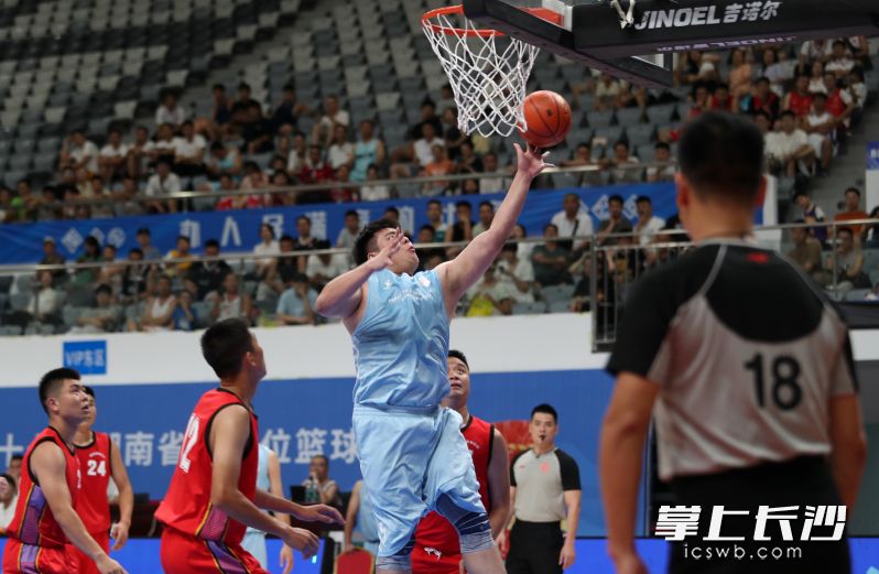 揭幕戰(zhàn)戰(zhàn)況激烈。